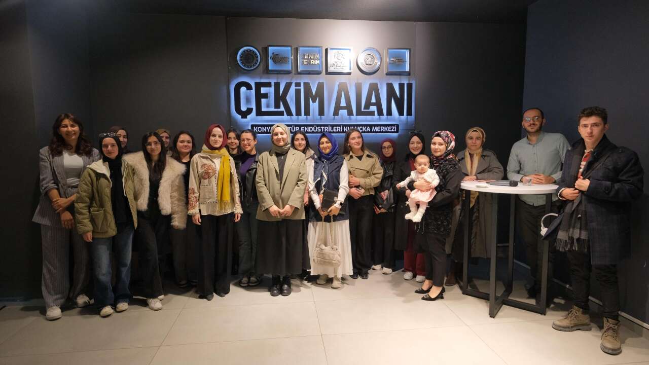 konyanin-kadinlar-pazarini-anlatan-eserin-galasi-siada-tanitildi