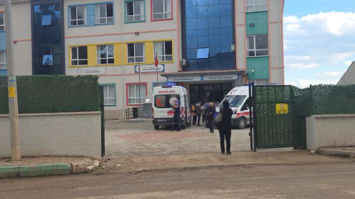 yemekten-zehirlenen-20-ogrenci-hastanelik-oldu-bursa-orhangazi