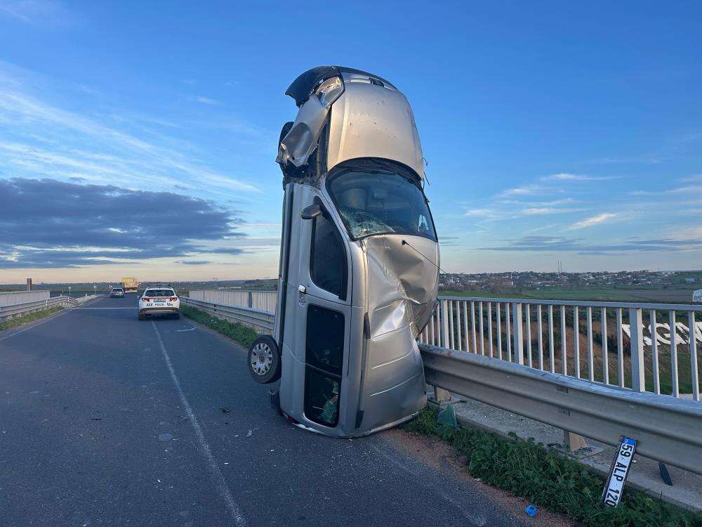 goren-gozlerine-inanamadi-kaza-yapan-arac-bu-halde-durdu