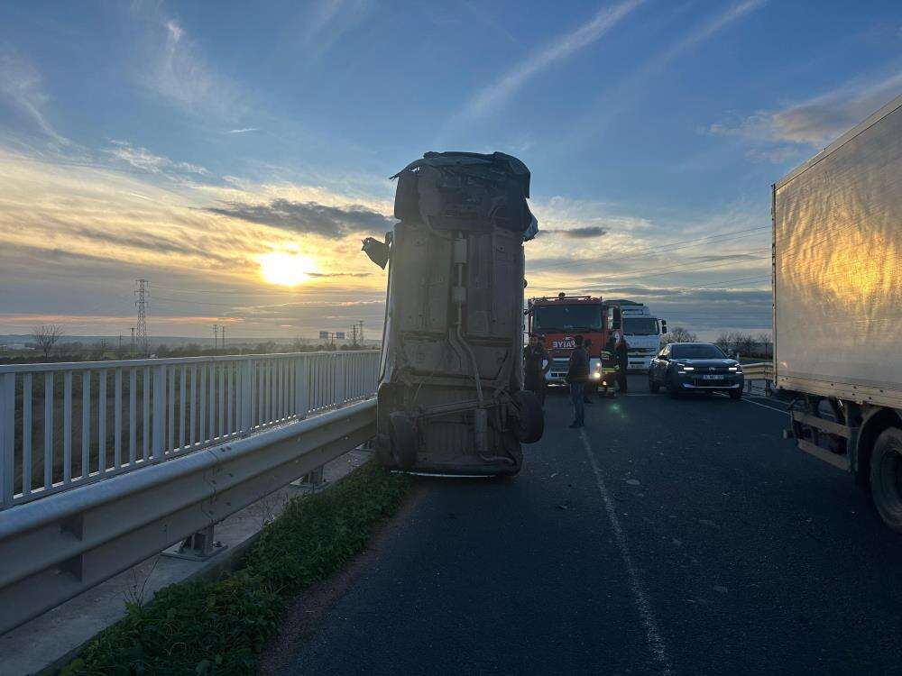 goren-gozlerine-inanamadi-kaza-yapan-arac-bu-halde-durdu