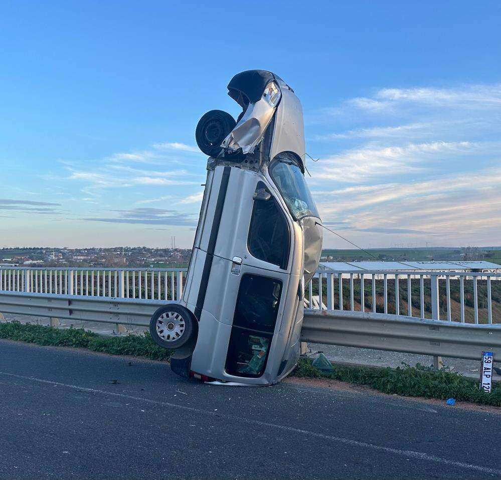 goren-gozlerine-inanamadi-kaza-yapan-arac-bu-halde-durdu