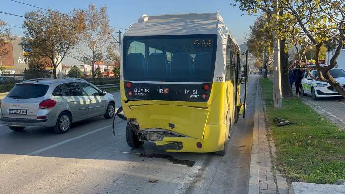 iki-otomobilin-yarisi-kotu-bitti-14-kisi-hastaneye-kaldirildi