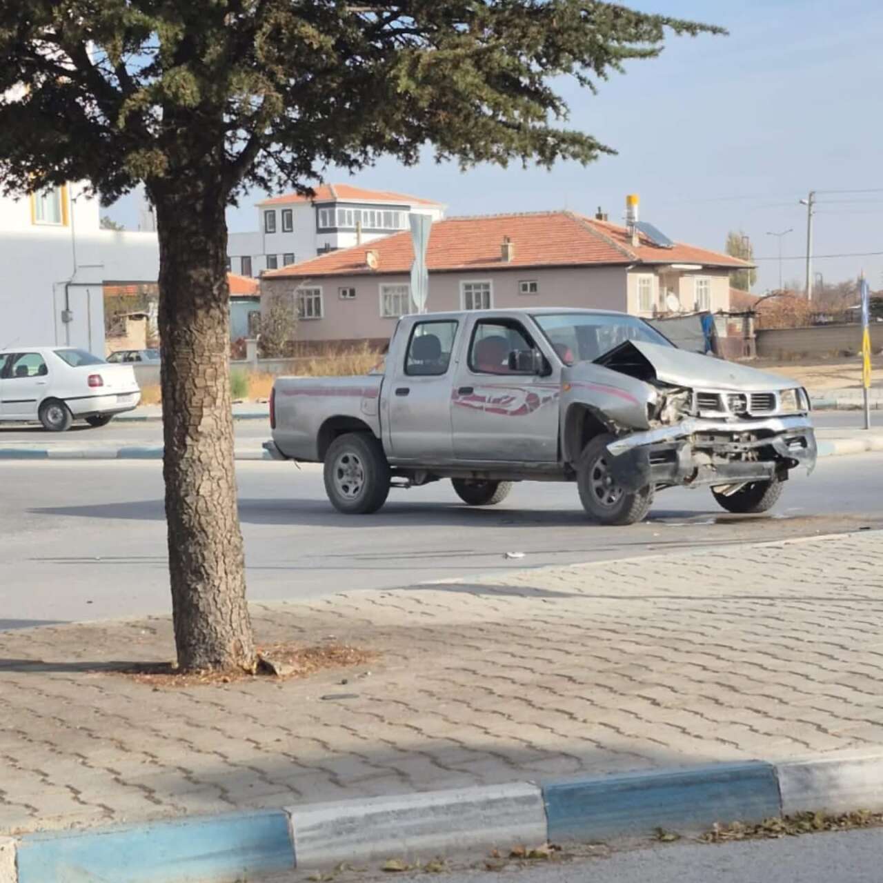 konyada-acil-ilac-araci-devrildi-1-yarali-var