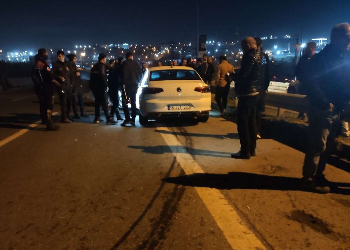 tirdan-indi-motosiklet-carpti-ikisi-de-oldu