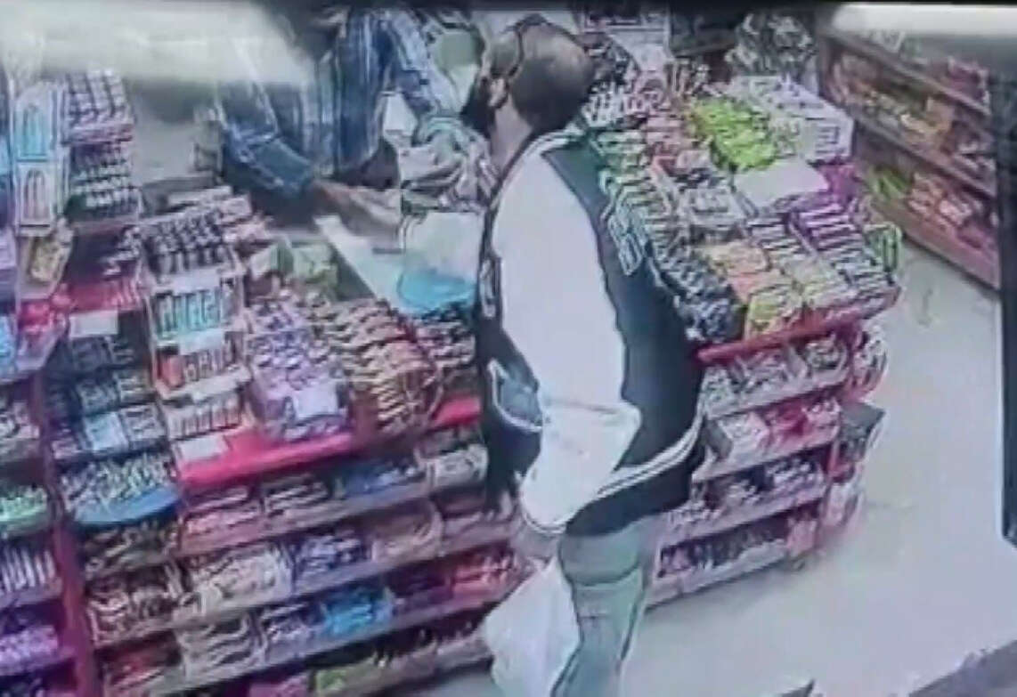 3-kisiyi-olduren-seri-katilin-kasiyerin-elini-sikip-soyledikleri-kan-dondurdu