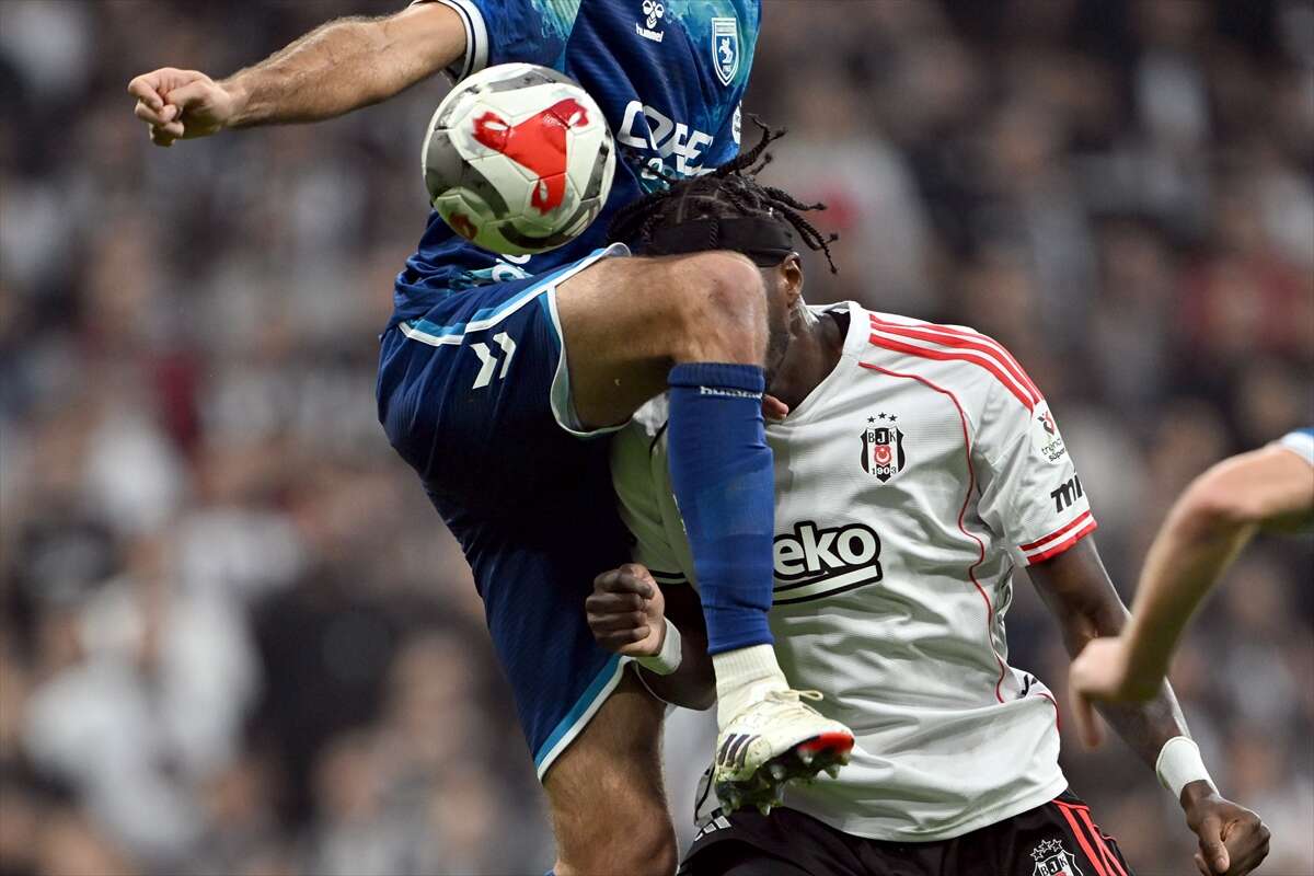 besiktas-var-kayitlarini-izledikten-sonra-hakemi-hedef-aldi