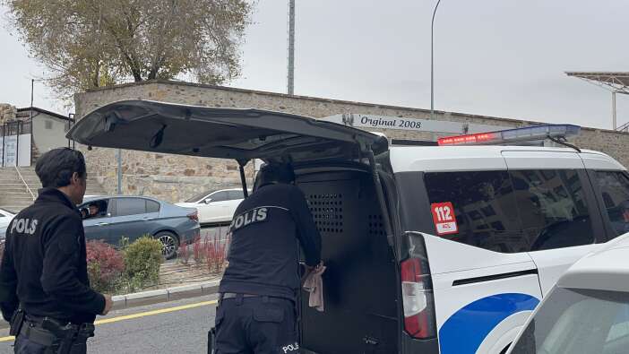 esinin-bicakladigi-adam-adliye-onunde-pompali-tufekle-bekledi