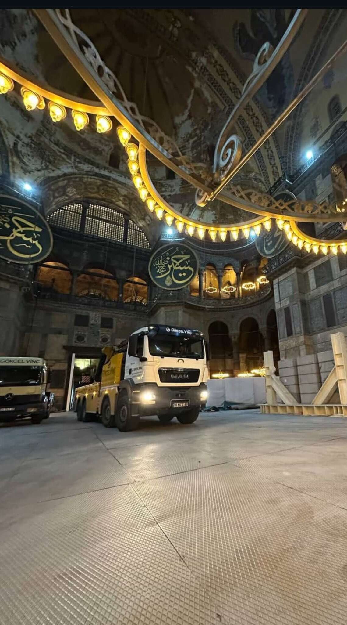 ilber-ortaylidan-ayasofya-tepkisi-yapi-cokerse-fatura-turklere-cikar