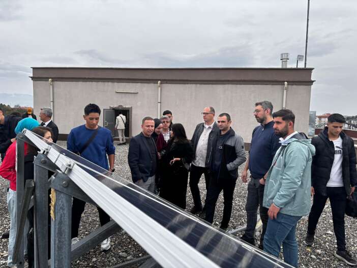 konyada-avrupanin-en-buyuk-gunes-santrali-ogrencileri-agirladi