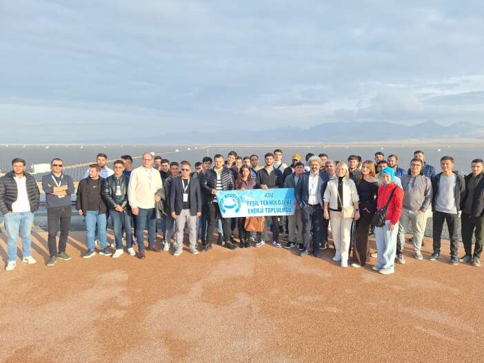 konyada-avrupanin-en-buyuk-gunes-santrali-ogrencileri-agirladi