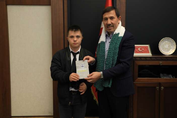 konyanin-ozel-cocuklarindan-baskan-kilcaya-ozel-hediye