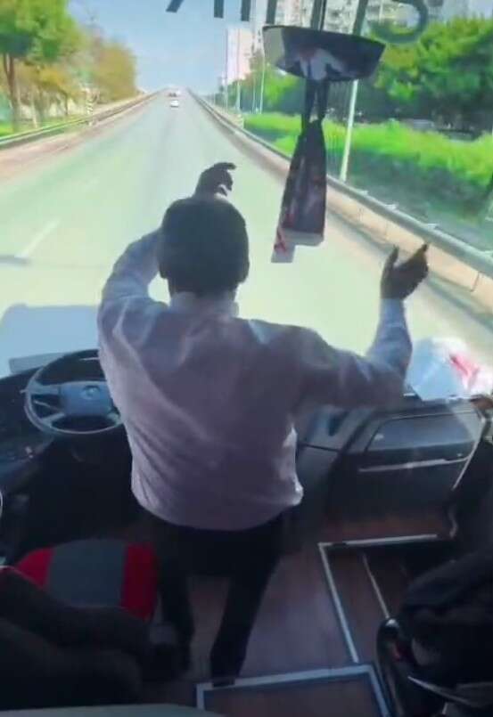 konyaspor-macina-gelen-antalyaspor-otobusunde-skandal-goruntu