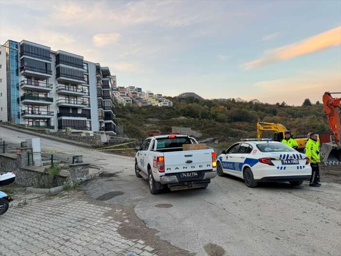 olusan-dev-yariklar-panige-neden-oldu-bina-bosaltildi