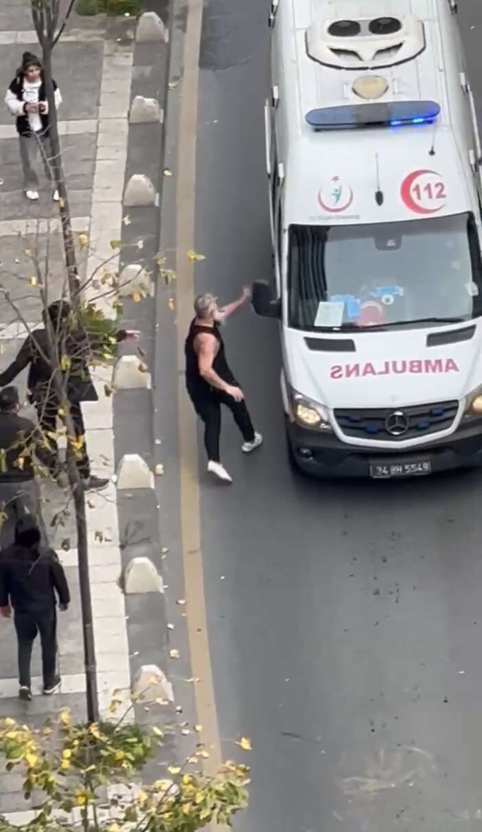 sokak-karisti-kardesini-taciz-eden-iki-kisiyi-bicakladi-amca-yaralilara-saldirdi