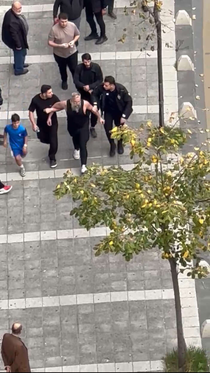 sokak-karisti-kardesini-taciz-eden-iki-kisiyi-bicakladi-amca-yaralilara-saldirdi