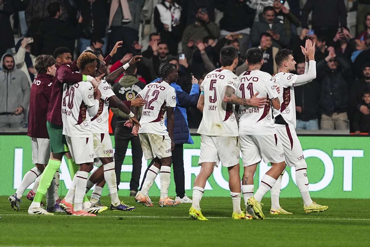 trabzonspor-teknik-direktoru-konyaspor-macinda-tarihe-gecebilir