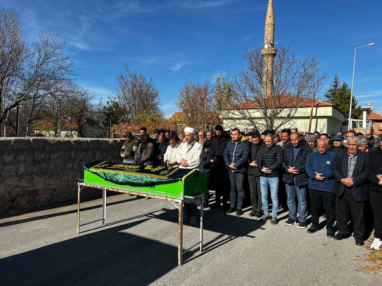 8-yasindaki-ahmetin-olum-sebebi-belli-oldu-gozyaslari-arasinda-topraga-verildi