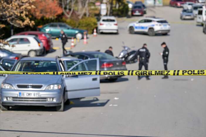 adliye-onunde-dehset-anlari-5-kisi-bicaklandi