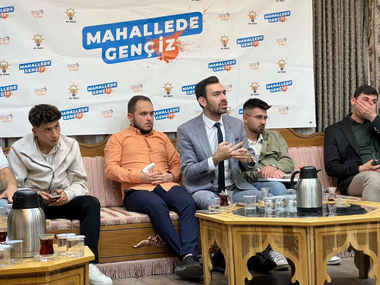 ak-parti-meram-genclik-ekibi-iki-mahallelere-genclerle-bulustu