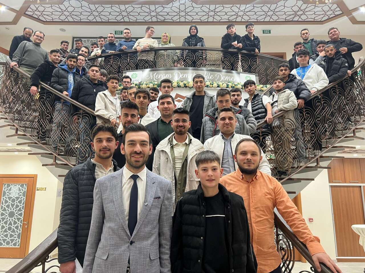 ak-parti-meram-genclik-ekibi-iki-mahallelere-genclerle-bulustu