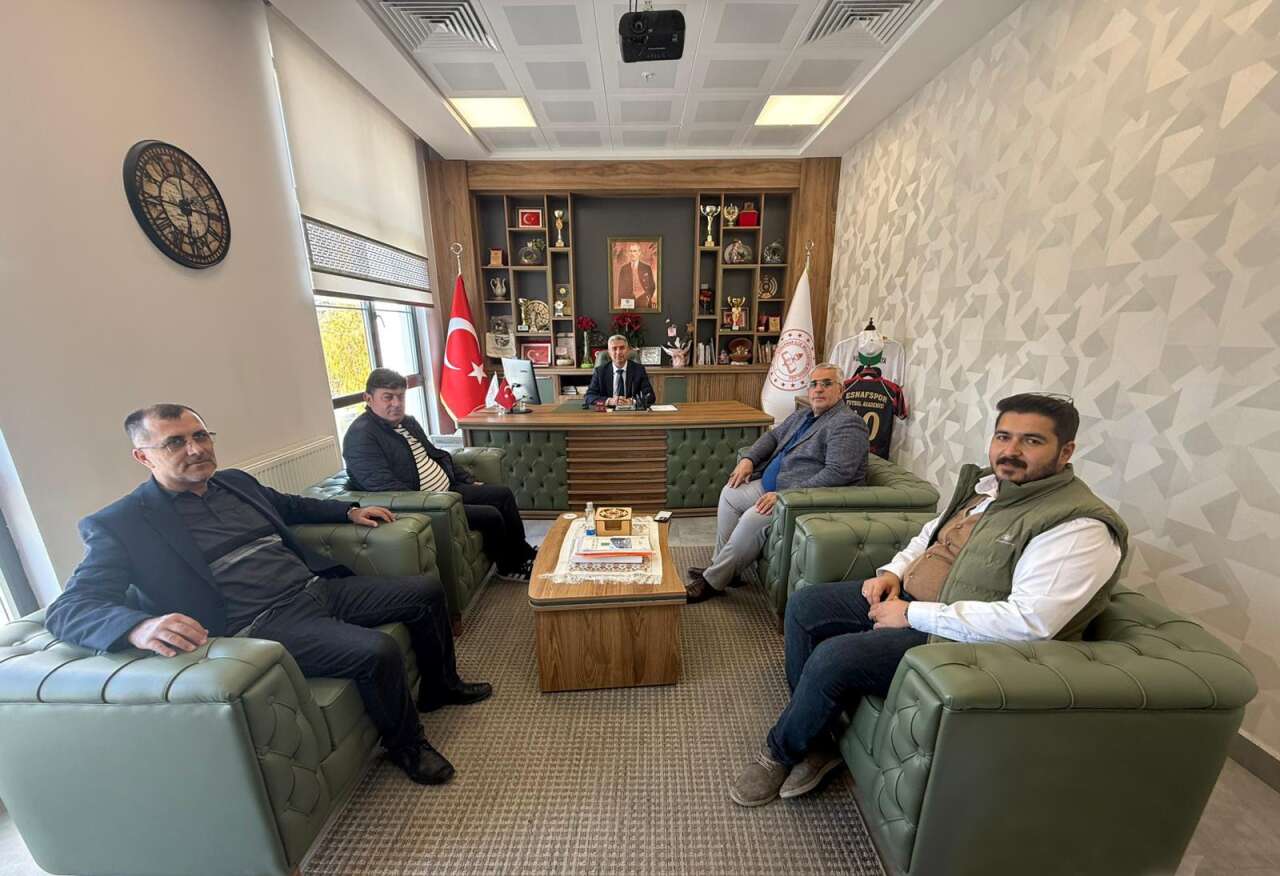 karapinar-sut-ureticileri-birliginden-egitime-destek-ziyareti