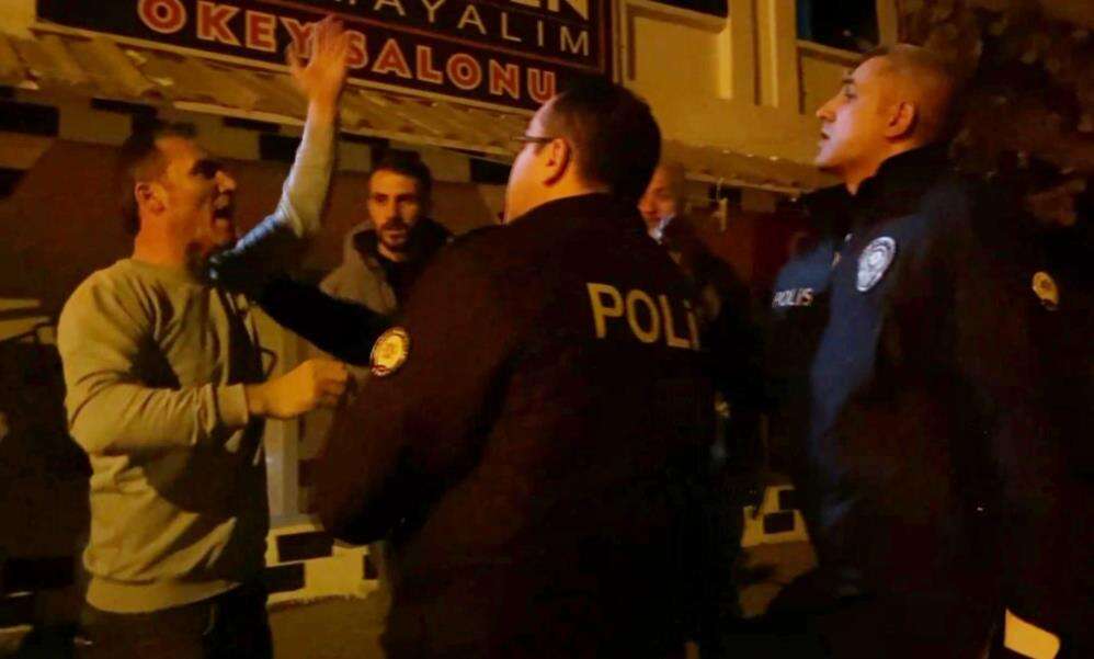 kuseceksen-oynamayalim-diyerek-oturduklari-kahvehanede-kavga-ettiler