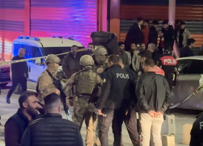 akrabalarin-kavgasi-silahli-catismaya-dondu-2-olu-2-yarali-var