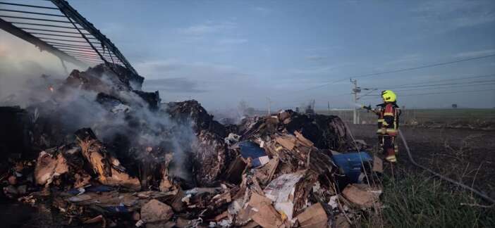 seyir-halindeyken-alev-alan-tir-feci-sekilde-yandi