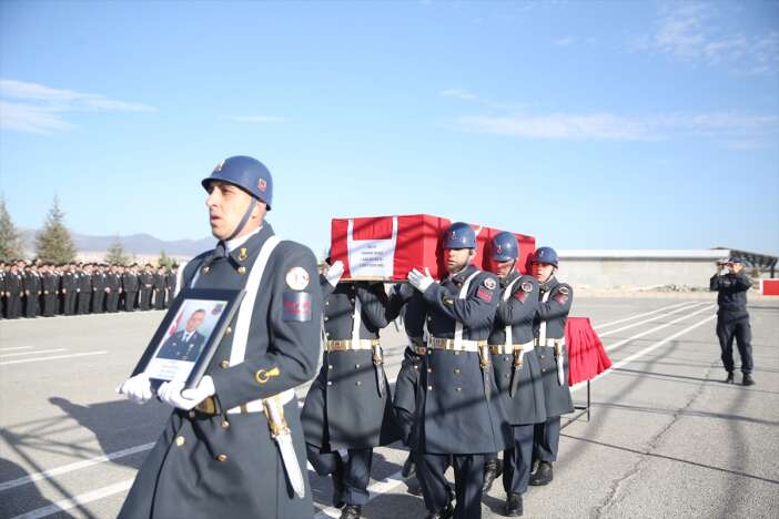 hayatini-kaybeden-jandarma-komutani-osman-denize-aci-veda