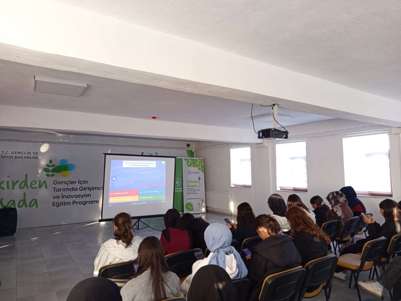 konyada-gencler-huyuk-tarim-kampinda-degerlerle-bulustu