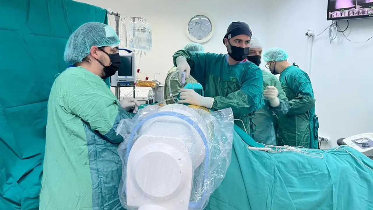 konyada-ilk-fitik-ameliyati-olan-genc-ciftci-2-saat-sonra-yurudu