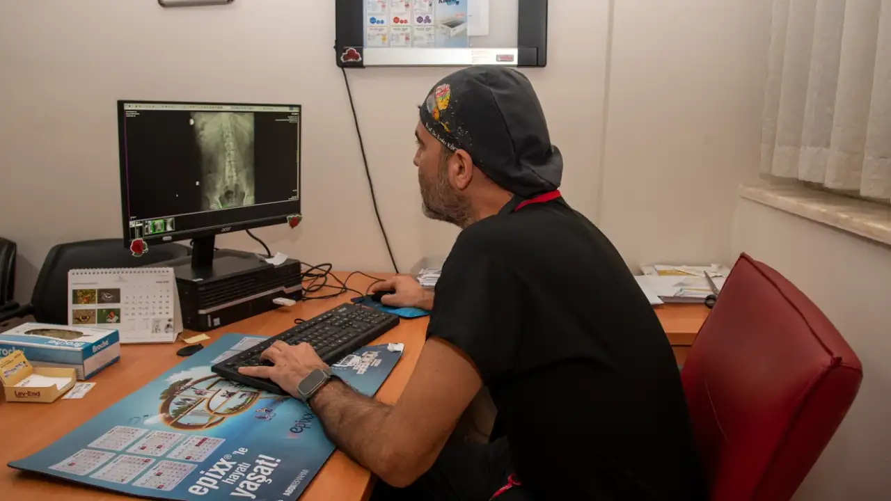 konyada-ilk-fitik-ameliyati-olan-genc-ciftci-2-saat-sonra-yurudu