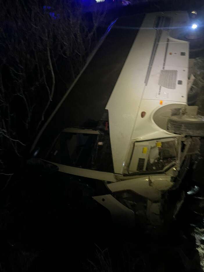 maden-iscilerini-tasiyan-midibus-ucuruma-yuvarlandi-2si-agir-15-yarali