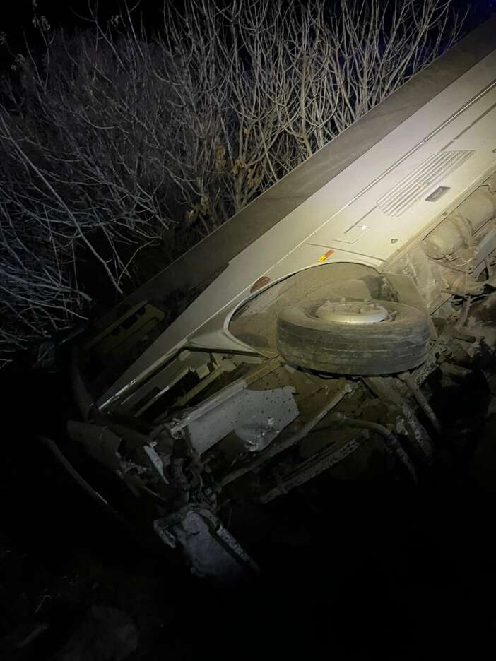 maden-iscilerini-tasiyan-midibus-ucuruma-yuvarlandi-2si-agir-15-yarali