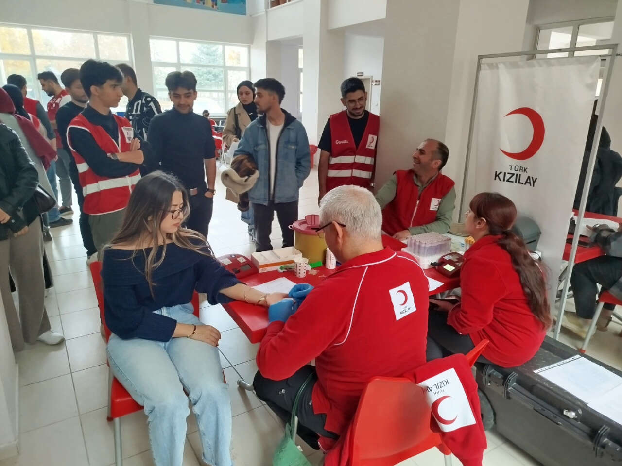 selcuk-universitesinde-kan-bagisi-kampanyasina-yogun-ilgi