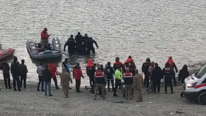 baraj-golune-ucan-otomobildeki-3