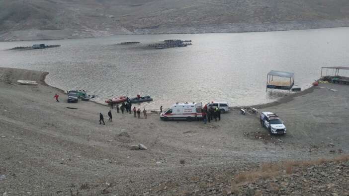 baraj-golune-ucan-otomobildeki-3