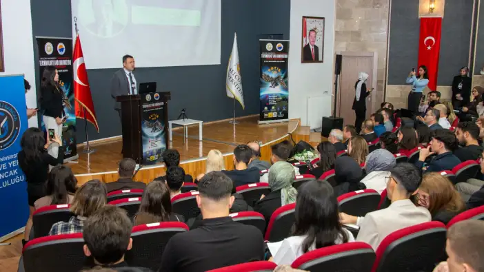 konyada-yapay-zeka-ve-teknoloji-devrimi-ogrenciler-gelecegi-tasarliyor