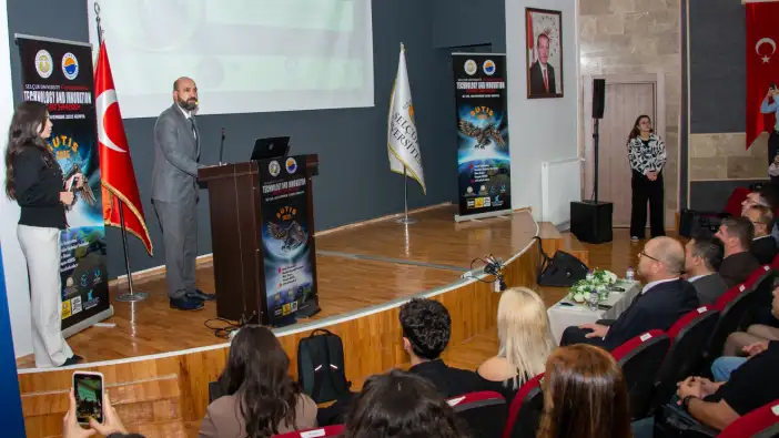 konyada-yapay-zeka-ve-teknoloji-devrimi-ogrenciler-gelecegi-tasarliyor