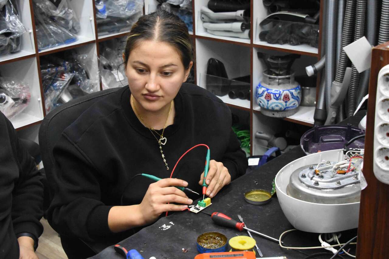 konyanin-yarim-asirlik-ustasi-isi-kizlarina-devretti-onyargilari-yiktilar