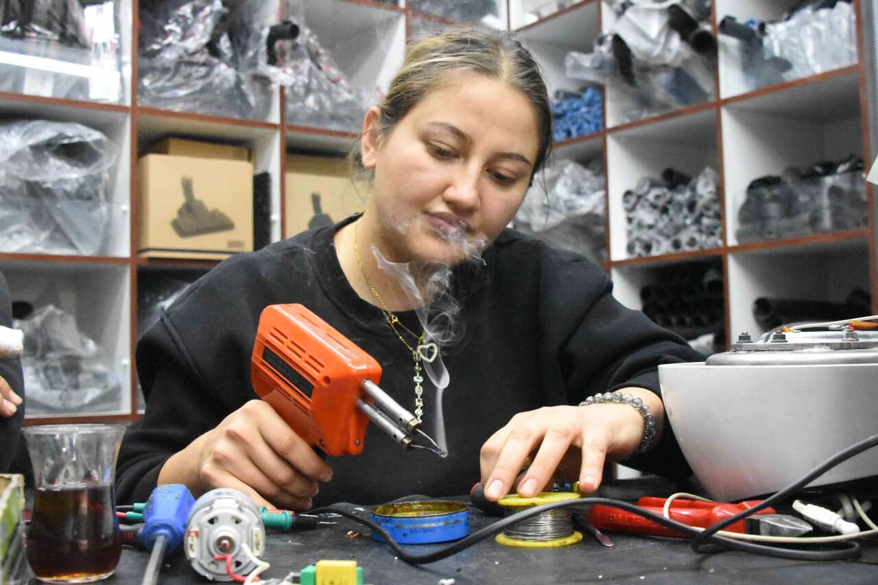 konyanin-yarim-asirlik-ustasi-isi-kizlarina-devretti-onyargilari-yiktilar