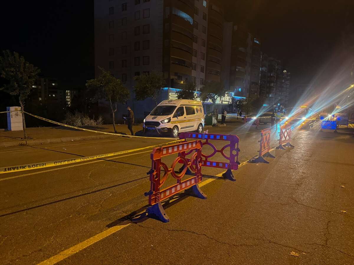 motosiklet-kamyonete-carpti-2-olu-var