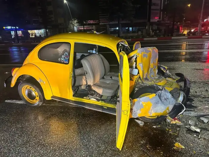 unlu-sarkici-kiracin-ekibi-kaza-yapti-3-kisi-yaralandi