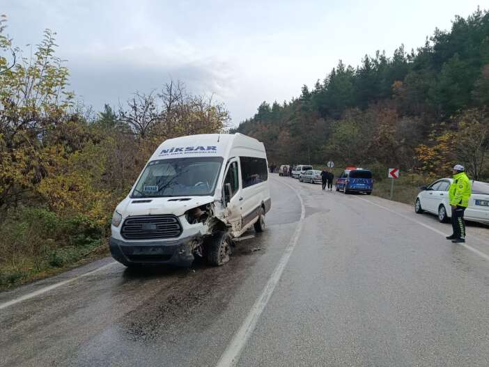 zincirleme-kaza-1i-cocuk-9-yarali