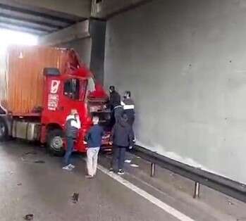 23-yasindaki-genc-kendi-kullandigi-tirin-altinda-kalarak-oldu