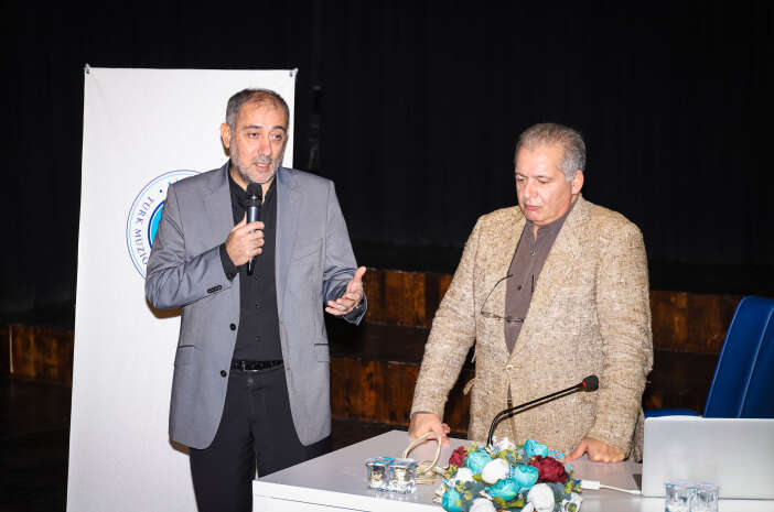 cumhurbaskanligi-korosu-sefi-konyadaki-ogrencilerle-bulustu