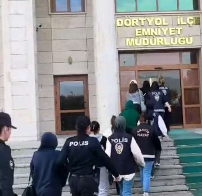 fuhus-baskininda-gizli-bolmeden-cikanlar-sok-etti