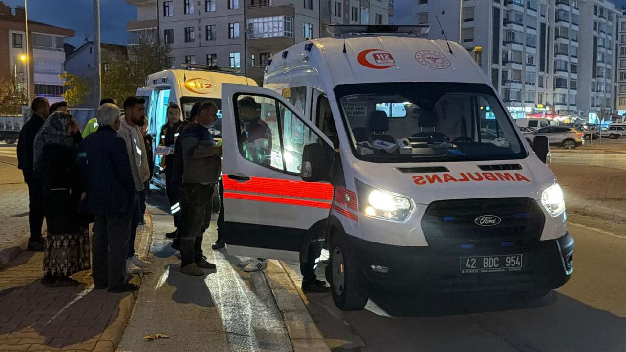 konyada-iki-otomobil-kavsakta-carpisti-2-kisi-yaralandi