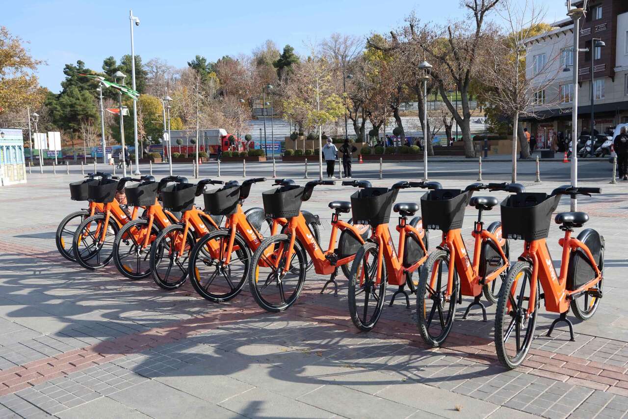 konyada-ulasimin-yeni-hali-paylasimli-elektrikli-bisiklet-donemi-basladi
