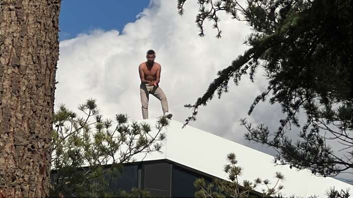 konyada-yari-ciplak-intihar-girisimi